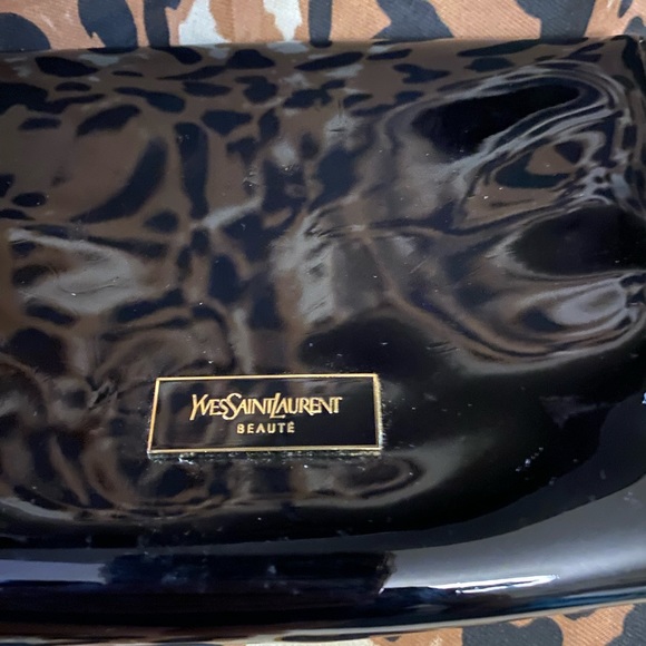 Yves Saint Laurent Patent cosmetic bag - Picture 3 of 5